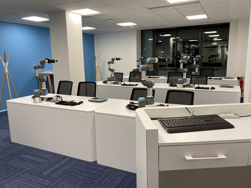Universal Robots dévoile son nouveau bureau français et son centre de formation dédié à la cobotique